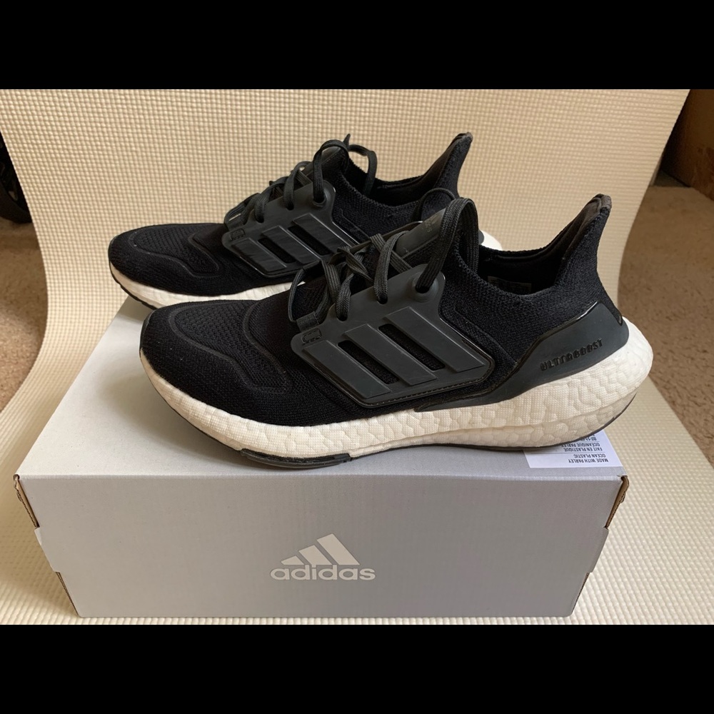 Women's Performance Running Shoes adidas Ultraboost 22 Size 7 GX5591 Black/White